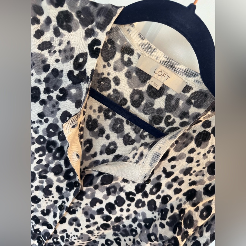Ann Taylor LOFT Women's Black and White Leopard Print Cardigan Size Small - Picture 3 of 9